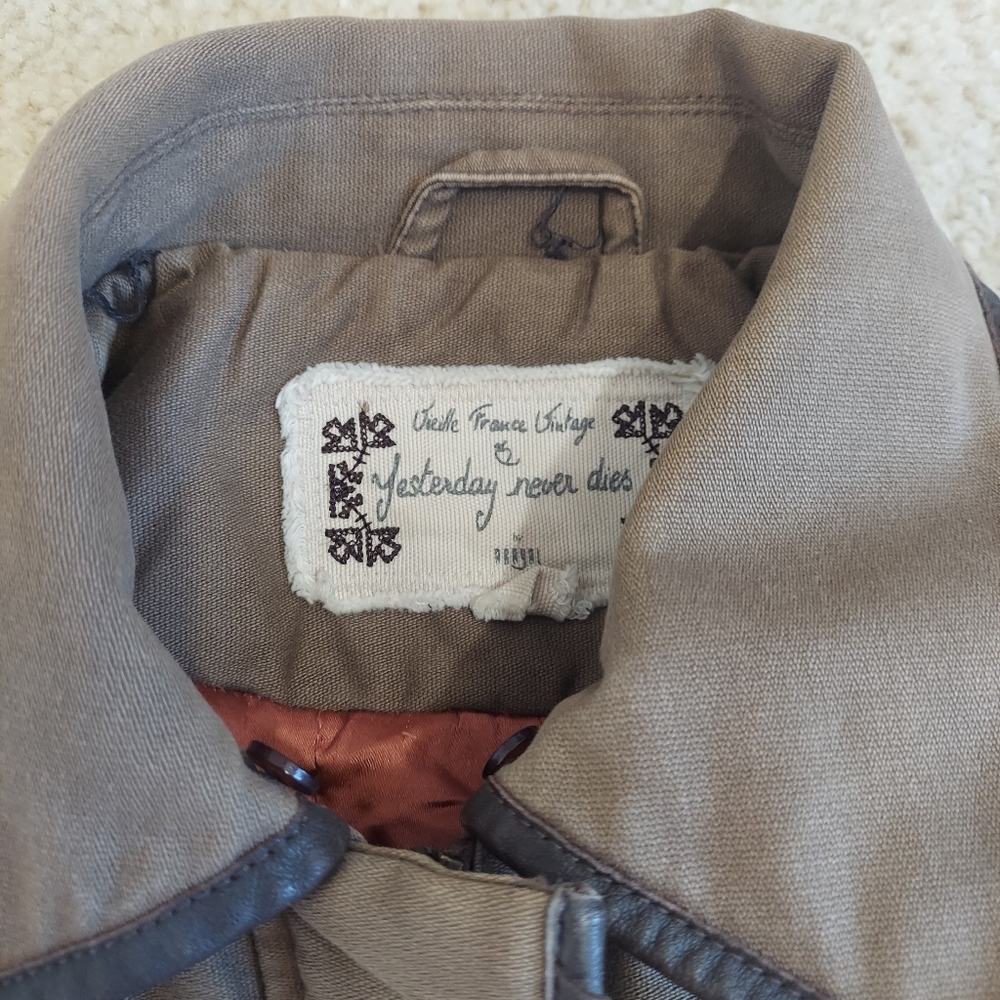 Brown Aviator Jacket With Detachable Sleeves - image 7